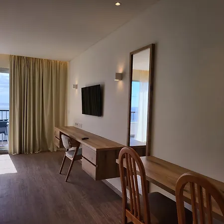 Royal Orchid 4*