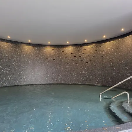 Royal Orchid 4*